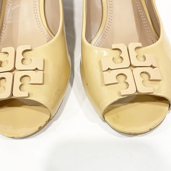 Tory Burch Lowell Genuine Patent Leather Peep Toe Wedge Tan Shoes Sz 9.5 - Picture 11 of 11
